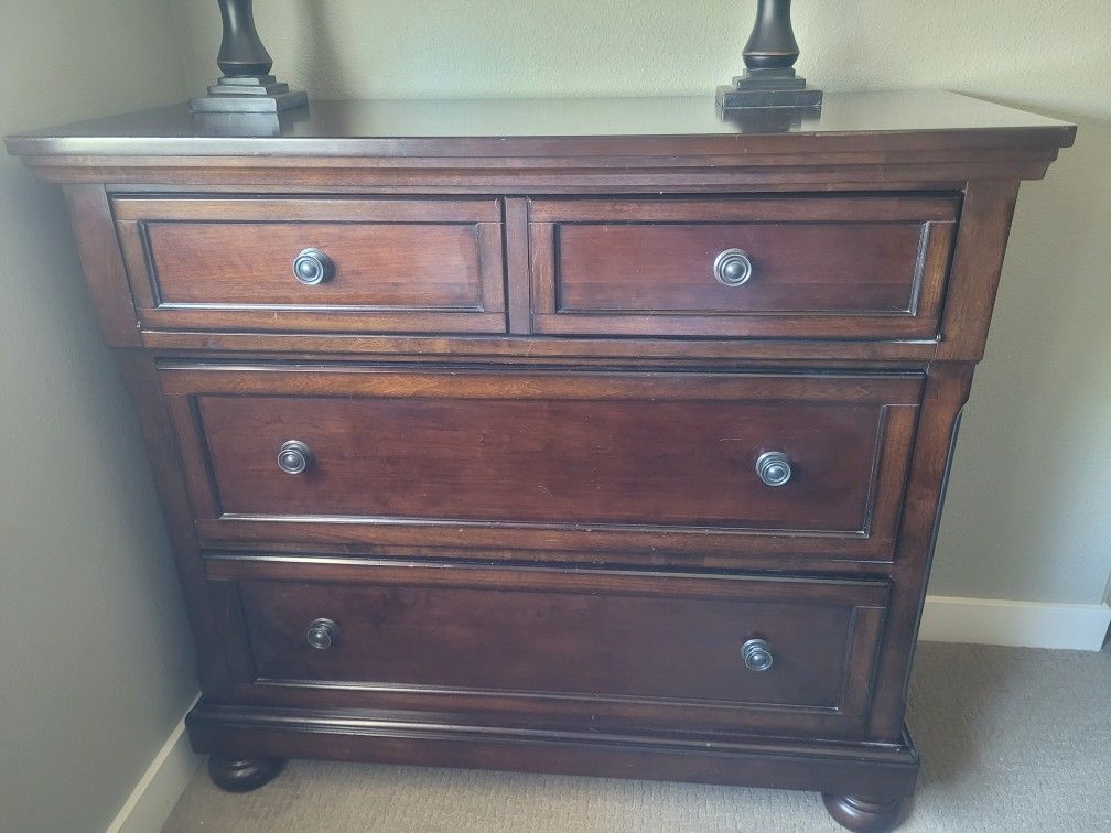 Porter Media Dresser 