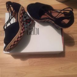 Brand NEW Cabi size 6 wedges