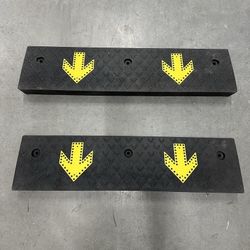 2pcs Rise Rubber Curb Ramp Arrow 37.4 L in. x 9.8 W in. x 3.1 H in.