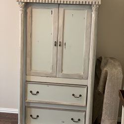 Armoire/entertainment center
