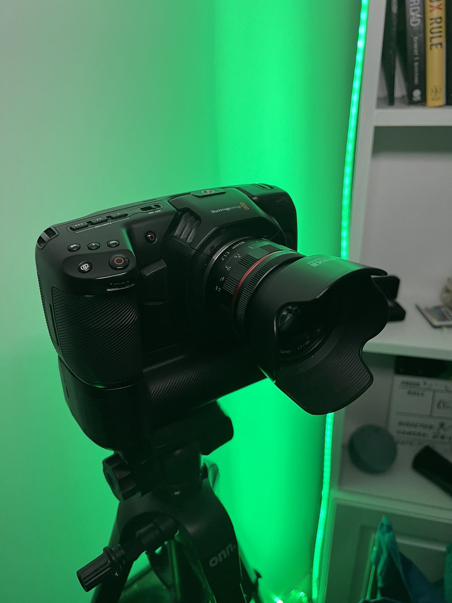 Black magic 4K With MEKE 50mm and a Battery Pack