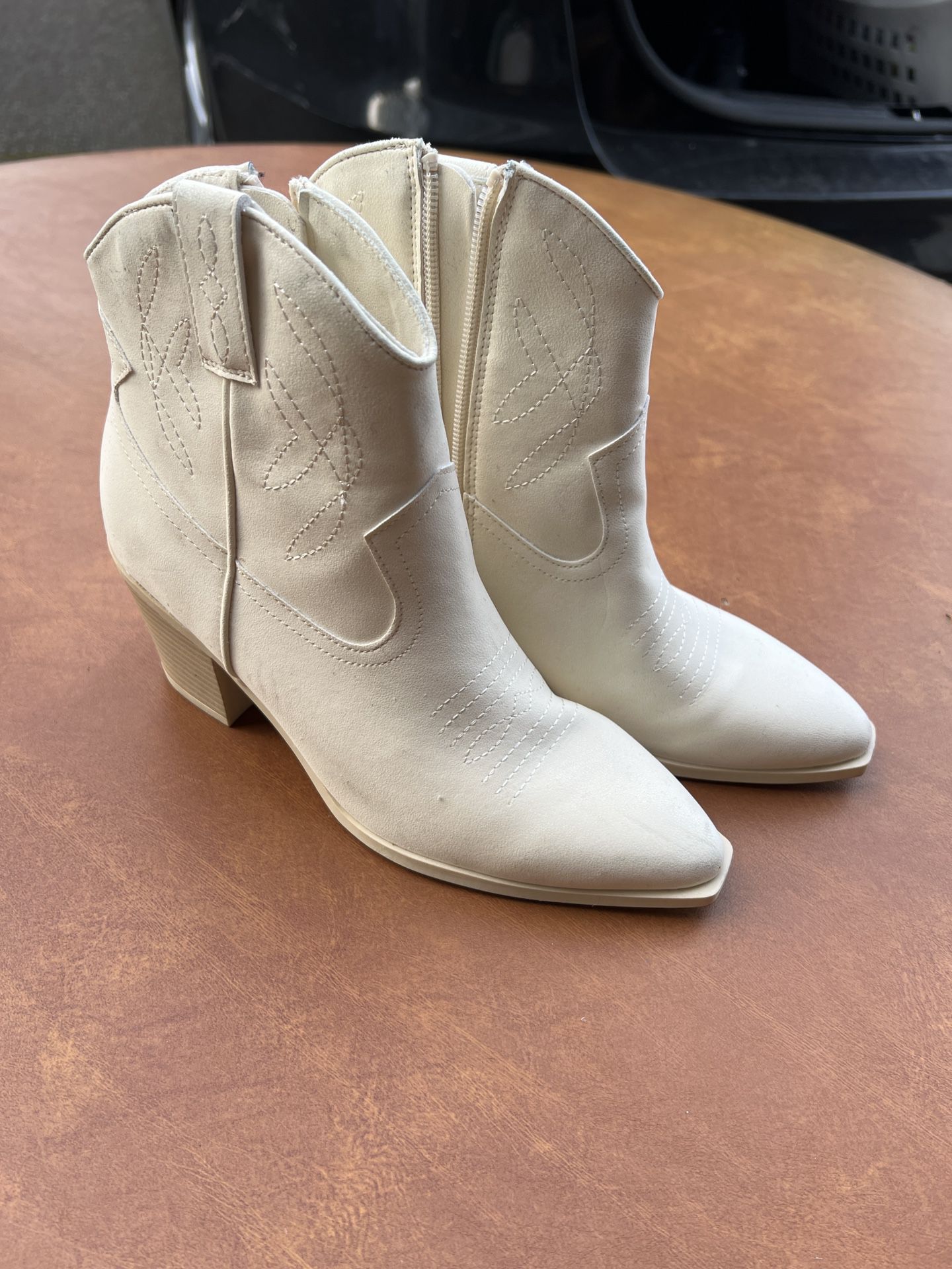 MIA Creme White Cowgirl Women's Boots Size 6