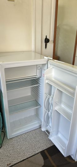 Magic chef mini fridge