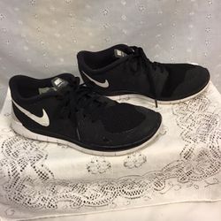 NIKE FREE 5.0 Size: 5