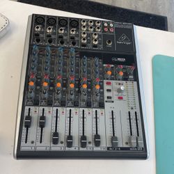BEHRINGER XENYX 1204 USB MIXER