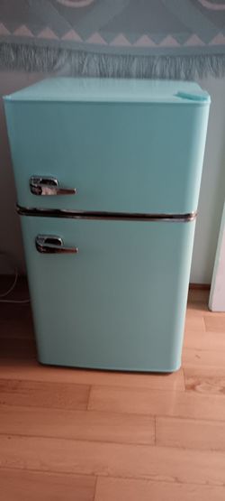 Insignia Retro Style Refrigerator, Blue