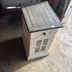 Side Table With Plug 