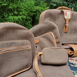 Fifth Avenue Brown Tweed Nesting 5 Piece Luggage Set - 1980s Vintage