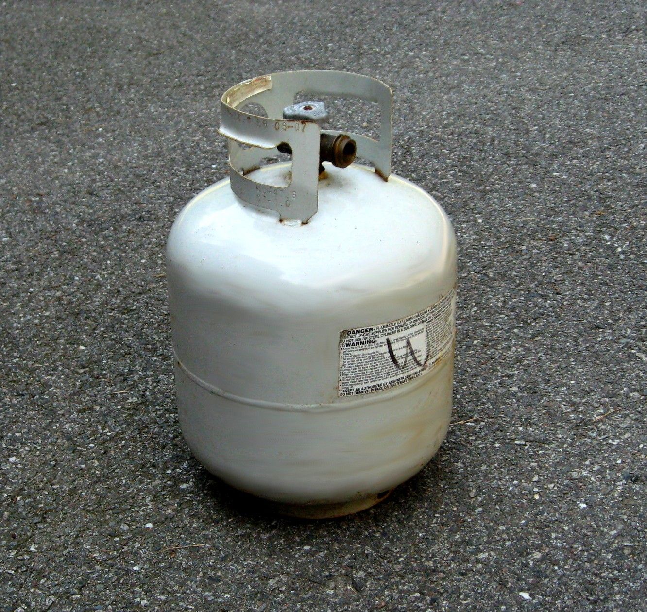 Propane gas tank