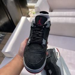 Air Jordan 4 Bred 