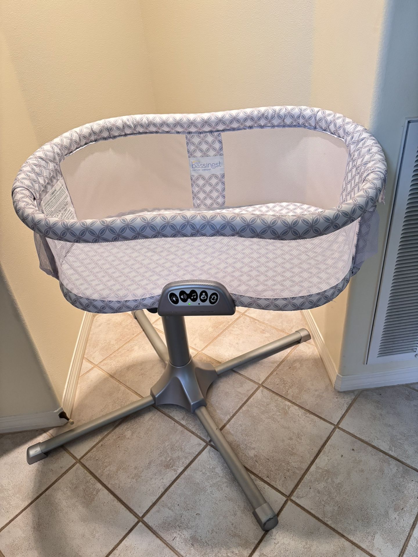 Halo Bassinet Swivel Sleeper