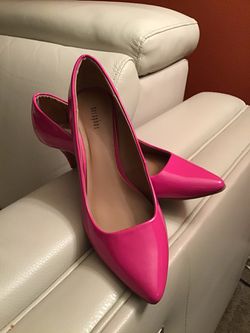 PRETTY PINK METAPOR PATENT LEATHER SHOES. SIZE. 9 1/2