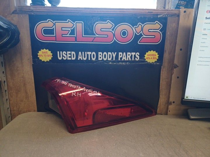 19 20 Toyota Avalon RH Tail Light LED OEM.