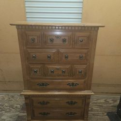 Beautiful Solid Wood 6 Drawers Dresser. Delivery Available 