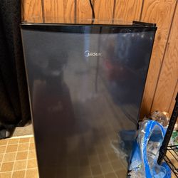 Mini Fridge 