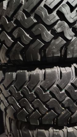 Tengo dos llantas todo terreno marca falken lt 285 70 r17 tienen alrededor de un 90% de vida