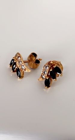 18 KT Gold Earrings 