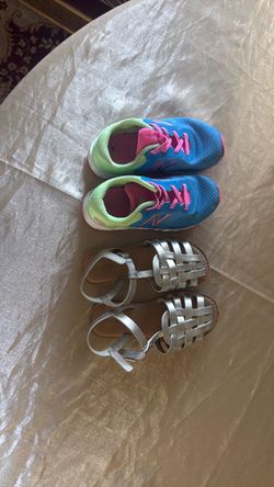 Girl shoes size  10