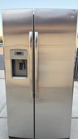 REFRIGERATOR GE COUNTER DEEP STAINLESS STEEL