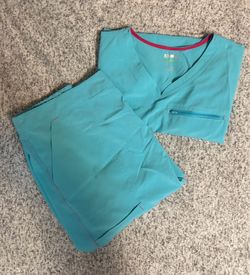 Scrubstar Active Stretch tuck in V-Neck Scrub Top flexible athletic performance scrub pants
