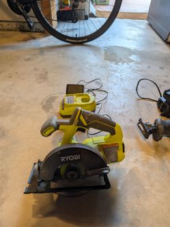 RYOBI
ONE+ 18V Cordless 5 1/2 in. Circular Saw (Tool + charger)