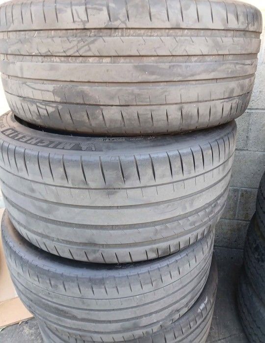 Michelin Pilot Sport 285/40ZR22 (2) 325/35ZR22 Tires (2)