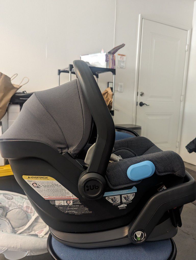 Mesa V2 Infant Car Seat With Base