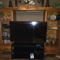 MUST GO - Entertainment Center