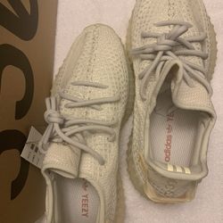 Yeezy 350 V2 UV light size 9.5 New