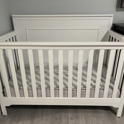 Carters By DAVINCI Dakota 4 in 1 Convertible Crib