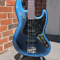 Fender American Professional II Fretless Jazz Bass Guitar