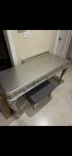 Vanity mirror and stool