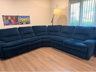 Sectional couch with recliner