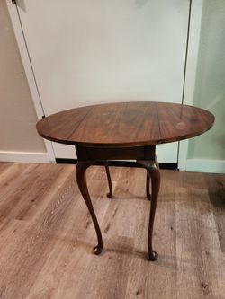 Queen Ann Style Mahogany Drop Leaf Tea Table