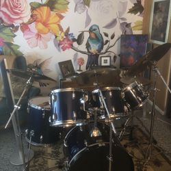 TAMA DRUM KIT