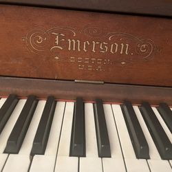 Piano Emerson Boston USA