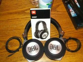 Wireless bluetooth headphones JBL