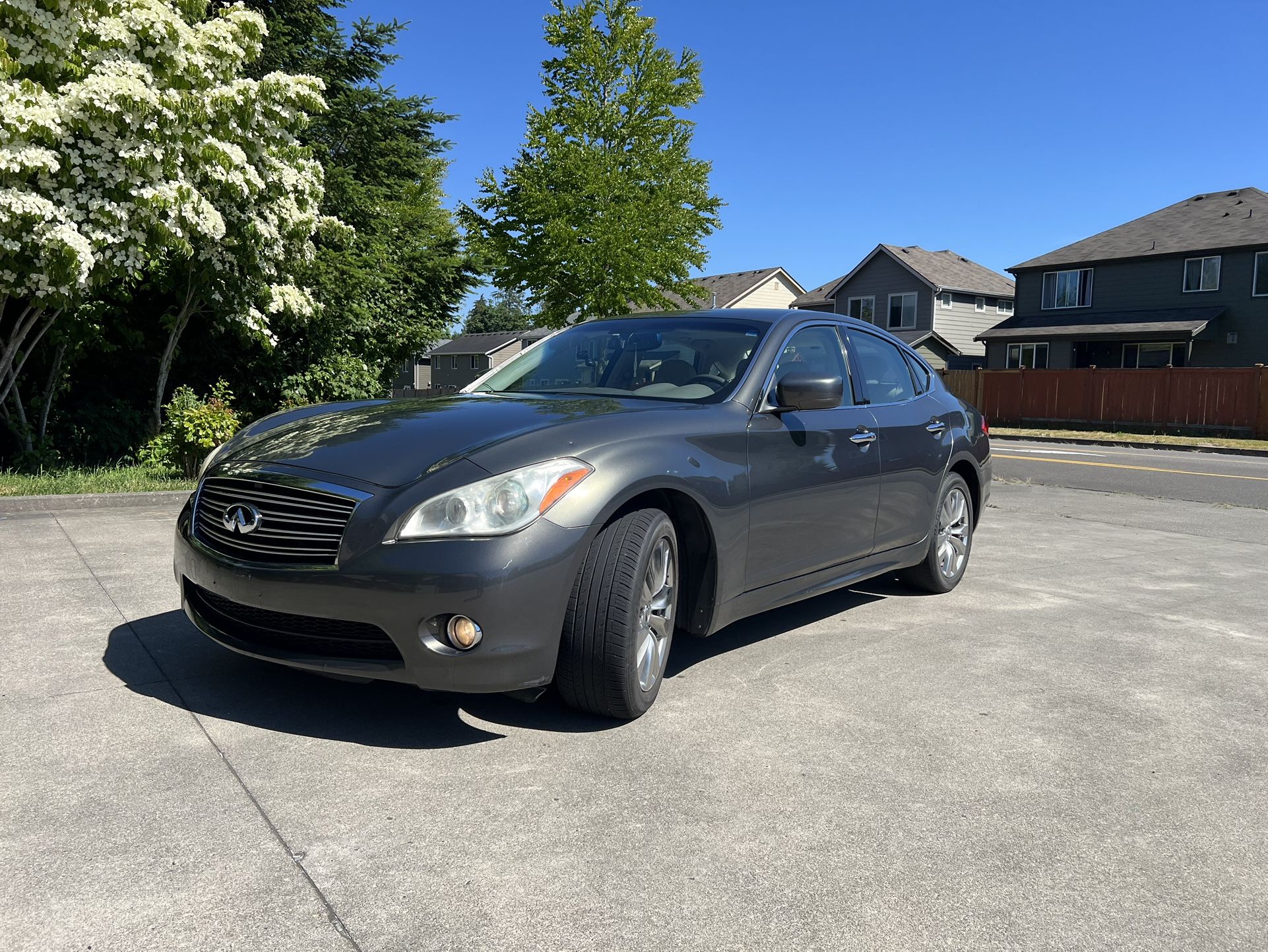 2012 Infiniti M37