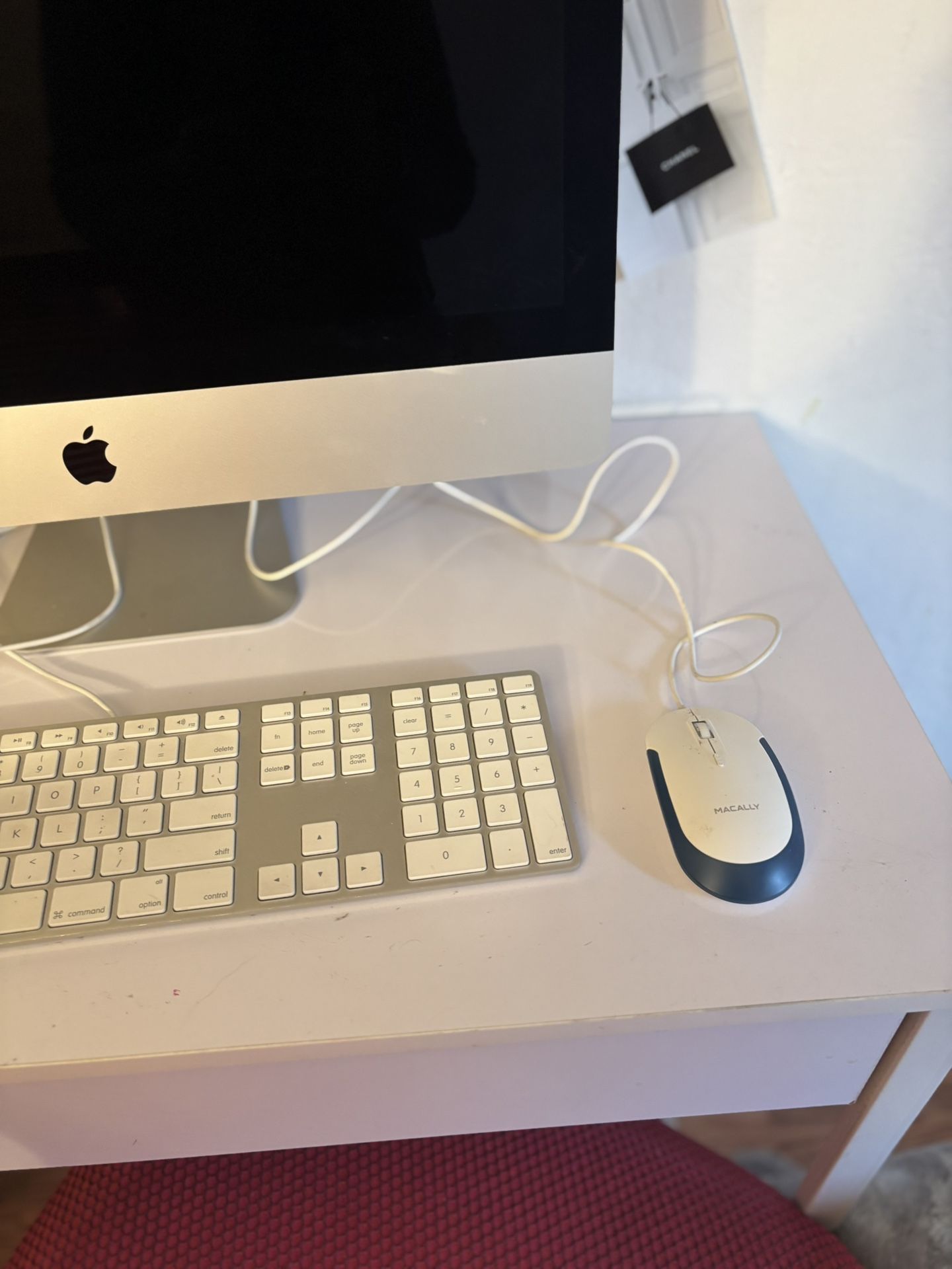 IMAC A 1418 , 8 GB Memory Intel Core i5 , 3.1 GHZ With Mouse And Keyboard 