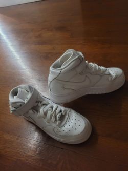 Nike - high top barely used