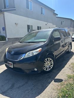Toyota Sienna EXL Minivan 2017 clean title