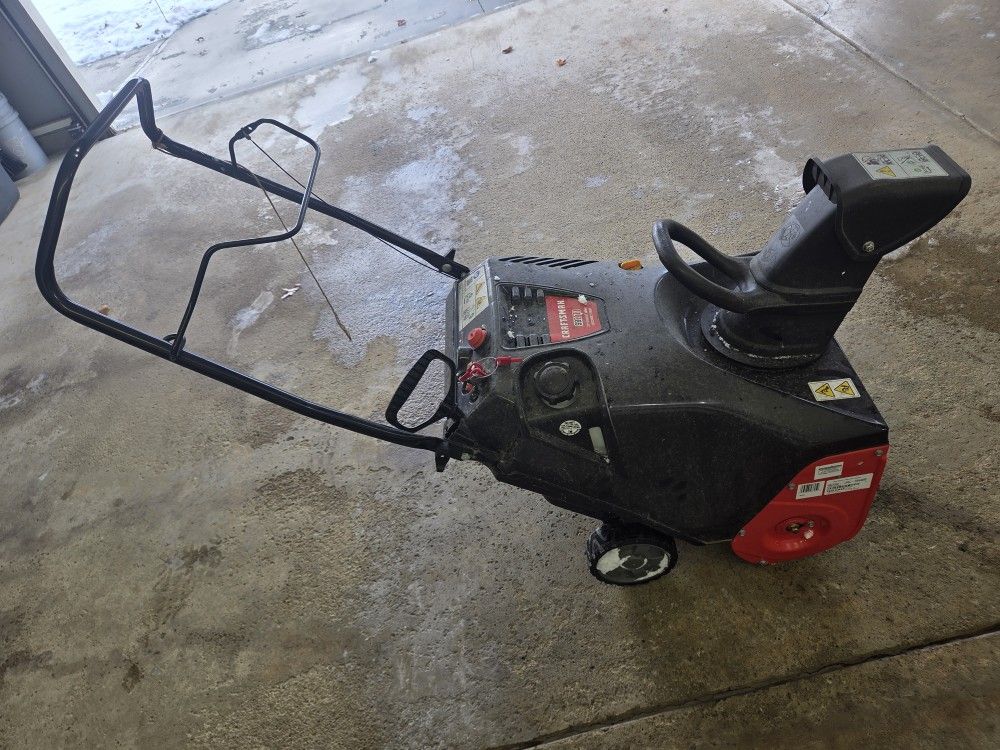 Craftsman blower.. It was running, don't have time to mess with it..