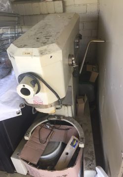 Doug mixer 10 qt all staff $1200