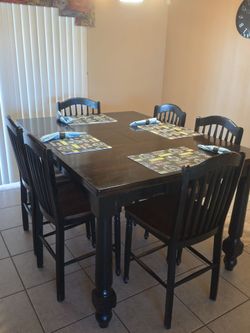 Costco Wood Counter Height Dining Table/leaf and 6 Chairs