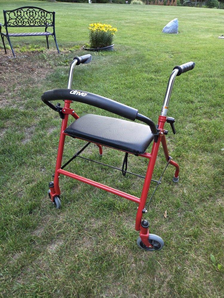 2 Wheeled Walker With Seat 