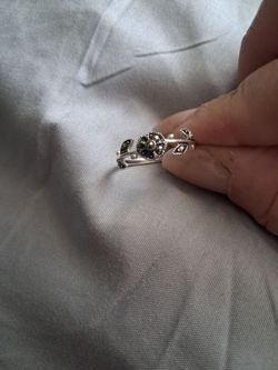 .925 sterling silver Marqusite flower ring