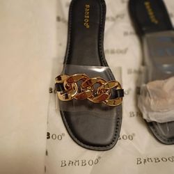 Flat shoes