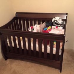 Crib and Dress - Baby Furniture 
