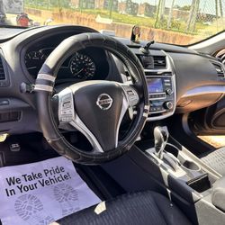 2018 Nissan Altima SL, 2.5L 4-cylinder, in excellent condition inside and out