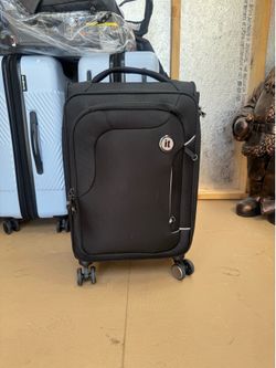 it Luggage Carry-on Suitcase